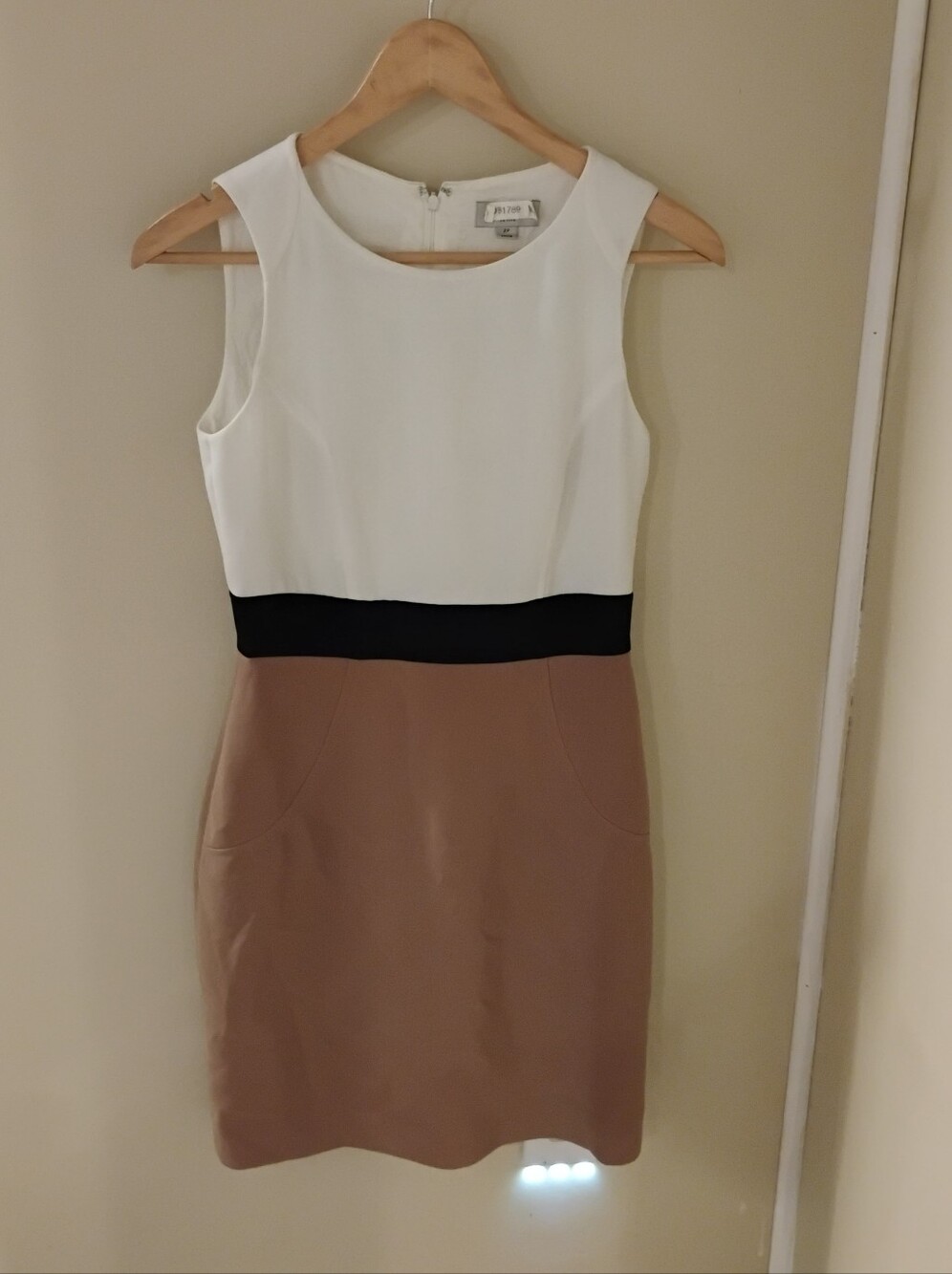 Tahari Women's Colorblock Sleeveless Sheath Work Dress Sz 2 Petite